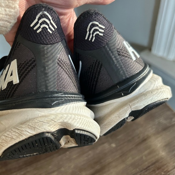 Hoka Clifton 9 Black White Athletic Running Shoes Sneakers Women’s Size 8.5 - Picture 10 of 14